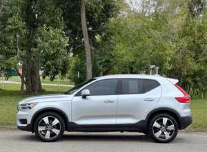 Volvo XC40 T5 Momentum 2019 d'occasion en excellent état, transmission automatique - Product Image 2