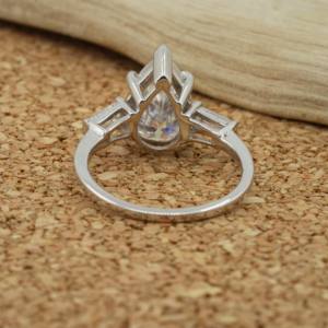 แหวนมันวาวหรูหราแหวนทอง14K สุดพิเศษปลูกในห้องทดลองที่ OHLR00220การรับรองจากอีจีไอ VVS2สีลูกแพร์ตัด3กะรัต - Product Image 2