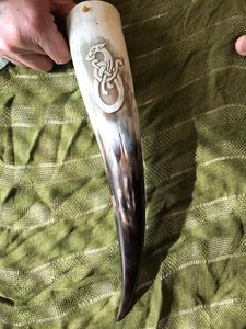 CUERNO DE USUARIO BEBER VIKING Cuerno vikingo festivo para beber hecho a mano para hidromiel y cerveza Perfecto para fiestas navideñas Saludos navideños - Product Image 6