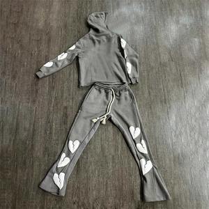 Survêtement évasé personnalisé pour hommes Streetwear Graphic 3D Puff Print Stacked Raw Hem Cut Edge Hoodie Jogger Logo Gym Sweatpants Set - Product Image 5