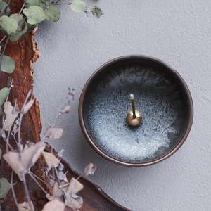 ชุดของขวัญธูปควันน้อย กลิ่นไม้จันทน์ พร้อมที่วางธูปแบบเซน - Product Image 4