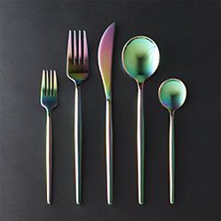 Juego de cubiertos profesional con acabado arcoíris, elaborado con un revestimiento vibrante que ofrece durabilidad y encanto, ideal para un estilo moderno y elegante. - Product Image 5