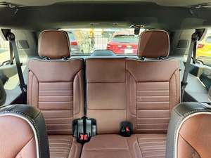 Nuevo GMC Yukon Denali Ultimate Turbo AWD 2024 Blanco con Asientos de Cuero, Arranque Remoto, Rines Cromados R17, Navegación Bluetooth y Tercera Fila de Asientos Euro - Product Image 6