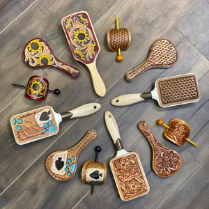 Western Cowgirl Vanity Set Mano Tooled Cuero Mujeres Accesorio para el cabello Palillo para el cabello Espejo cosmético Cepillo de cuero Mujeres Juegos de regalo - Product Image 4