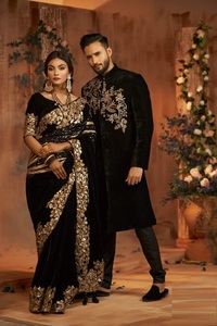 BORDADO ZARI PESADO indio/pakistaní de diseñador en SAREE NEGRO CON SHERWANI NEGRO CON ESTILO CON PANTALÓN PARA FIESTA/BODA @ 2024 - Product Image 2