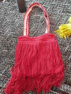 Fait à la main tissé à la main et crocheté à la main macramé coton sacs à main dans de belles couleurs idéal pour la revente et pour la mode. - Product Image 4