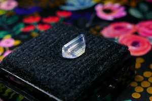 Piedra preciosa suelta de piedra lunar arcoíris natural, corte esmeralda, con brillo de fuego azul, hecha a mano, para la creación de joyería de lujo. - Product Image 3