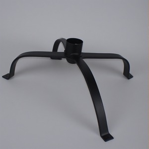 Support d'arbre en laiton fabriqué à la main dans une finition patinée antique Détails artisanaux Parfait pour la maison de vacances décorative et les fêtes saisonnières - Product Image 5