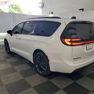 Chrysler Pacifica Limited 2024 parfaitement utilisée - Product Image 1