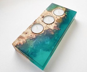 Bougeoir artistique moderne Artisanat unique en résine Bois et résine fabriqués à la main Accents de maison artistiques - Product Image 3