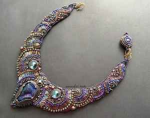 Nouveau collier de bijoux en perles de verre de style entreprise moderne avec broderie - Product Image 3