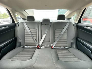 Ford Fusion Hybride SE 2024 d'occasion, conduite à gauche, boîte manuelle/automatique, berline, sièges en cuir, caméra de recul, essence/électrique, écran tactile - Product Image 2