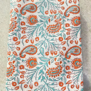 Tela de algodón orgánico hecha a mano Paisley, estampado de bloques de estilo étnico tradicional para confección, tela suelta para tiro de patio - Product Image 1