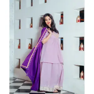 Conjunto de Traje de Crepé Morado Lila para Mujer de Thread & Button - Product Image 4