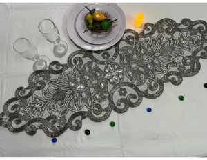 Echantillon gratuit Vente en gros Chemin de table en perles de verre motif floral brodé Napperon décoratif pour mariage à la maison - Product Image 5