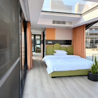 Maison-bateau luxueuse en conteneur d'acier préfabriqué de 40 pieds, design moderne, utilisation hôtelière, structure flottante extérieure