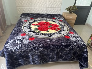 Couverture d'hiver 2Ply 4KG fabriquée au Vietnam conceptions personnalisées Style coréen 200x240cm fleur tricoté Rashel couvre-lit - Product Image 6