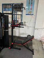 Machine de gymnastique à domicile multistations à câble réglable pour la musculation, la musculation, les exercices de fitness et les bras et le dos.