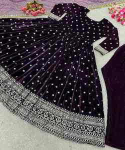 Fashion Fusion: estilo pakistaní Salwar Kameez: fusión de estilos tradicionales y modernos, creando una moda elegante y elegante - Product Image 2