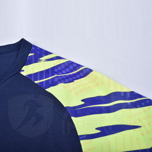 Ensemble d'uniformes de football personnalisés de haute qualité, respirant, à séchage rapide, léger, respectueux de l'environnement, maillot et short de football, vêtements d'équipe OEM - Product Image 3
