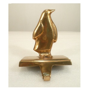 Support de bas en métal pingouin doré pour décoration de fête à la maison de Noël - Product Image 3