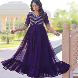 Ropa tradicional india Faux Blooming con lentejuelas Cuentas multihilos Bordado Trabajo Anarkali Vestido con talla grande disponible - Product Image 1