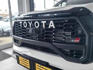 โตโยต้า ไฮลักซ์ 2.8GD-6 ดับเบิ้ลแค็บ 4x4 GR-Sport ปี 2024 สภาพดี ใช้งานน้อย - Product Image 2
