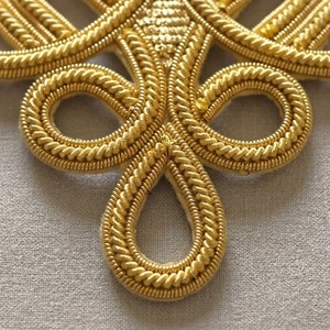 En gros, dentelle brodée personnalisée avec cordon de fil d'or, nœud grenouille, nœud autrichien, design grenouillère écologique pour uniformes - Product Image 2