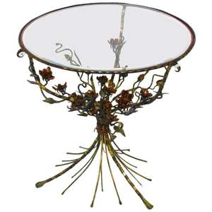 Table basse élégante en aluminium de conception florale avec le dessus en verre approprié aux intérieurs de salon et aux buts décoratifs - Product Image 6