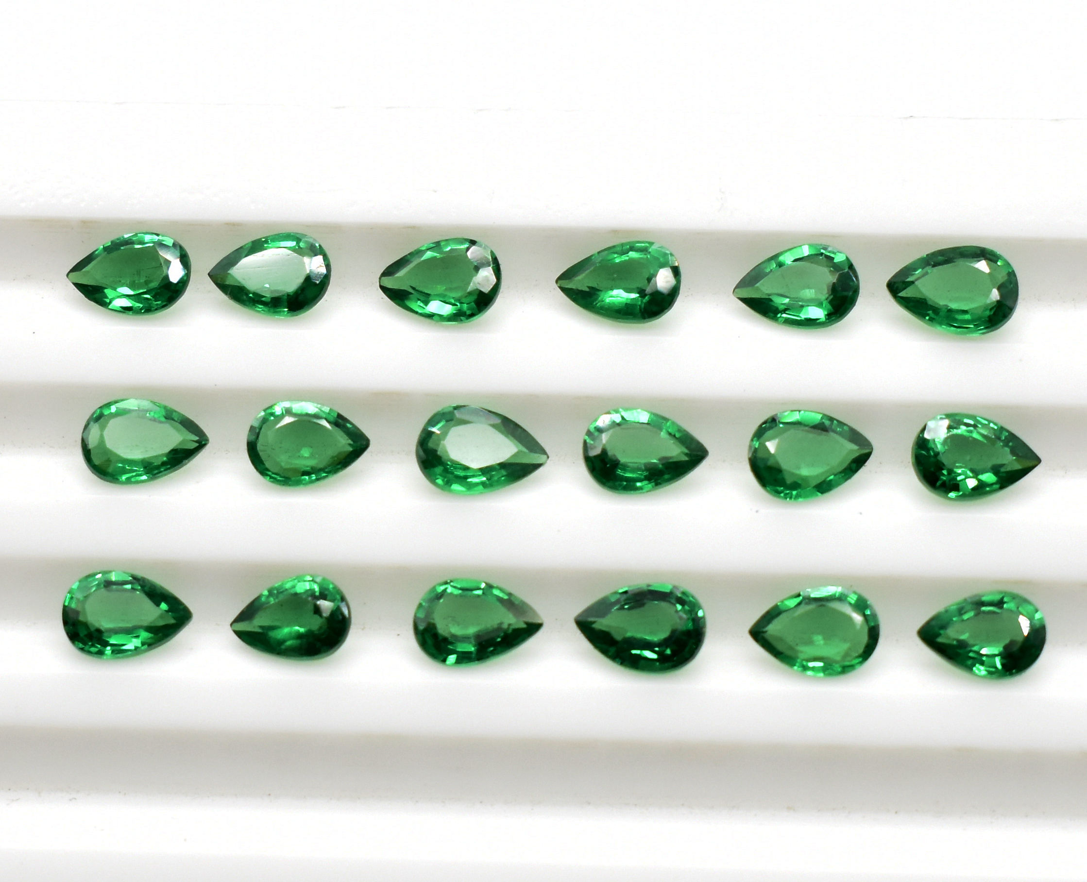 สีเขียว