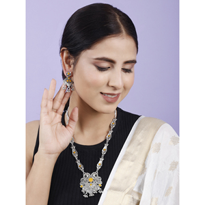 Boucles d'oreilles longues en forme de feuille GS Peacock, bijoux en alliage jaune pour les occasions de fête - Product Image 3