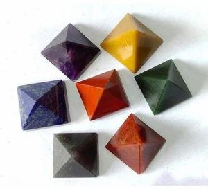 Ensemble de cristaux de guérison naturels à sept chakras de qualité supérieure pour la méditation et la thérapie Reiki disponibles dans des tailles personnalisées - Product Image 2