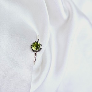 Anillo de piedras preciosas de peridoto ligero joyería de plata fina al por mayor para mujer conjunto de piedra verde en plata con ajuste de boda elegante - Product Image 6