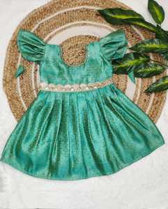 Élégant Vert OM Fashion Studio Filles Banarasi Soie Coton Doublure Plissée Conception Beau Motif Ethnique Fête Porter Frock - Product Image 1