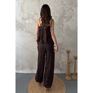 Conjunto de Blusa y Pantalones con Cuello Halter Marrón - Marrón - Product Image 5