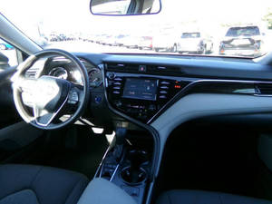 Voiture d'occasion de qualité abordable, Toyota Camry Hybride LE 2018, conduite à gauche - Product Image 2