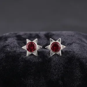 Pendientes elegantes y modernos hechos a mano con piedras preciosas de granate rojo en forma de estrella para mujeres y niñas, ideales para ocasiones especiales. - Product Image 1