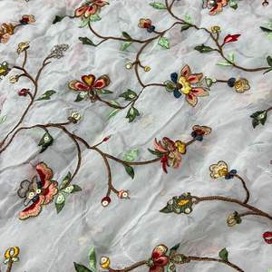 Tissus imprimés numériques ethniques indiens de haute qualité en polyester de couleur imprimée légère pour les vêtements et les robes des femmes en gros - Product Image 5