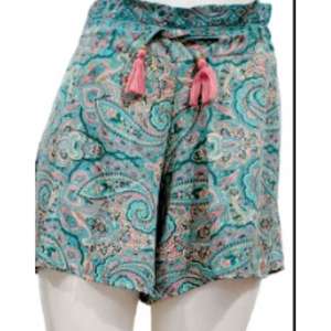 Conjunto de Top Corto con Lazada, Moda de Verano, Conjunto Casual de Dos Piezas para Mujer, Top Corto de Manga Larga Abullonada y Pantalones Cortos con Lazada - Product Image 3