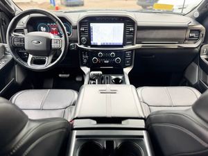 ฟอร์ด เอฟ-150 แพลตตินัม ซูเปอร์ครูว์ ไฮบริด 4WD ปี 2024 สีเทาเข้ม มือสอง พร้อมเบาะหนังปรับอุณหภูมิ ระบบนำทาง ขับเคลื่อนสี่ล้อ สตาร์ทเครื่องยนต์จากระยะไกล - Product Image 5