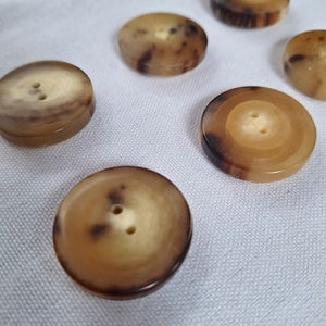 Botones de Cuerno de Búfalo Natural al por Mayor, Acabados y Coloridos para Accesorios de Ropa, Alta Calidad - Product Image 1