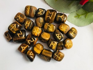Pierre naturelle cristal oeil de tigre gravé sculpté Reiki Rune Set 25 pièces gravé Tumble Agate Stone Rune Set Gemstone Rune Set - Product Image 4