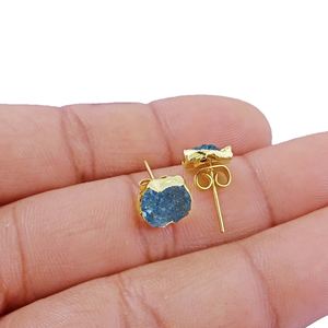 Clou brut en Apatite, pierre de naissance, or galvanisé, cristal de guérison, clou d'oreille - Product Image 4