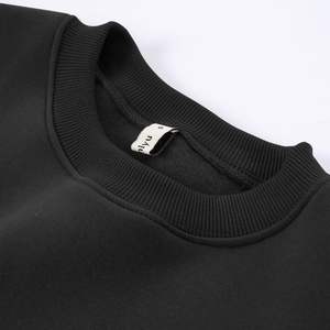 Sudadera informal con capucha recortada de algodón 100% rojo para mujer con diseño de doble cremallera Servicio OEM disponible Hecho en Pakistán - Product Image 3