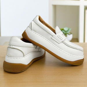 รองเท้าหนังวัวผู้ชายดีไซน์คลาสสิก เหมาะสำหรับงานแต่งงาน งานเลี้ยง และทำงาน รองเท้าหนังลำลองผู้ชาย - Product Image 3