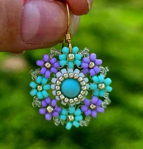 Boucles d'oreilles élégantes en crochet brodé avec des perles colorées et de l'argent, bijoux de fête pour femmes au meilleur prix, boucles d'oreilles à perles - Product Image 5