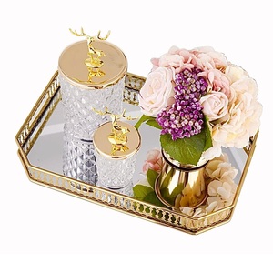 Bandeja de Servicio de Metal con Acabado Dorado y Cristal, Decoración de Mesa para Bodas y Fiestas, Vajilla, Bandeja de Servicio de Alimentos, Estilo Único - Product Image 1