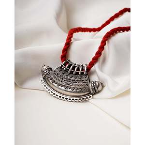 Colgante Tribal de Plata 925 con Dori Rojo, Joyería Cultural Coleccionable, Colgante Tabiz a Juego - Product Image 1