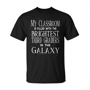 T-shirt a tema galassia cosmica con citazione di insegnante di terza elementare, manica corta, girocollo, unisex, per adulti, ritorno a scuola, laurea - Product Image 3