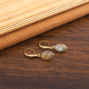 Joyería de protección natural llamativa labradorita Ajuste de bisel Clip-on pendiente latón 18K chapado en oro Marquesa forma declaración gotas - Product Image 4